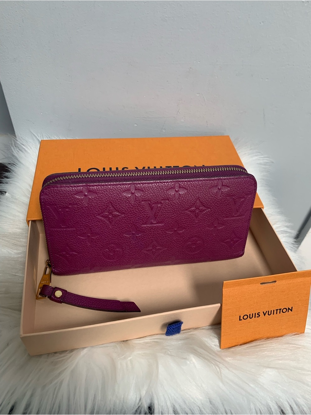 2014 authentic Louis Vuitton purple Empriente leather zippy w box